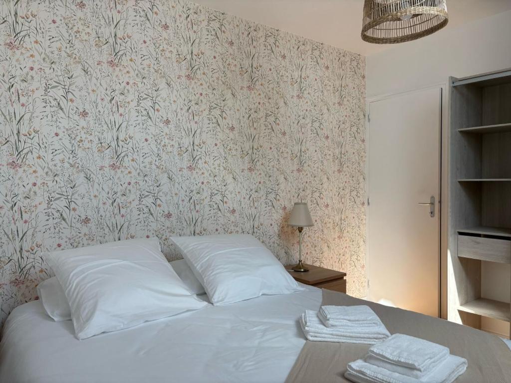 Chambres D'Hotes & Gites - Domaine Les Sources Portbail Exterior photo